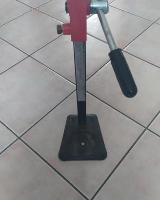 tappatrice per tappi a corona 
