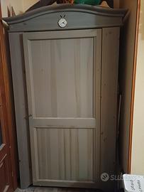 Armadio in legno massello Minacciolo