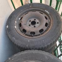 4 cerchi  da 15 " gommate invernali  per golf IV