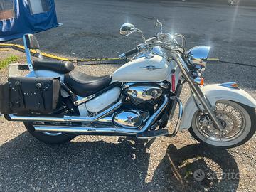 Suzuki VL 800 Volusia (custom tipo Harley)