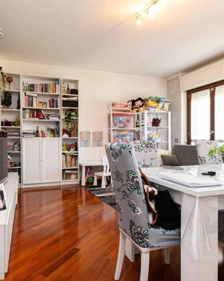 Appartamento di 86 m² con 3 locali e box auto a Ro