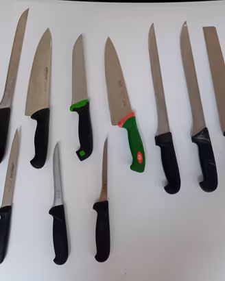 Coltelli medi per macelleria e salumeria