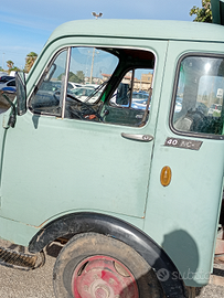 Om 40 ribaltabile trilaterale