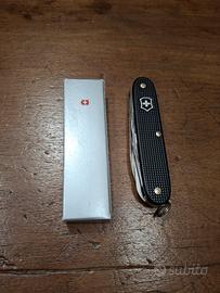 Victorinox Farmer Black