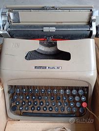 macchina da scrivere olivetti