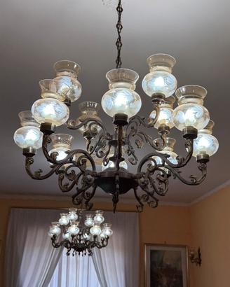 Coppia di lampdari importanti con 4 applique