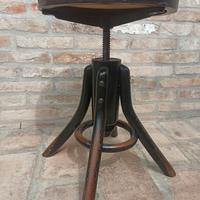 sgabello in legno regolabile vintage