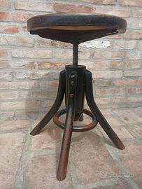 sgabello in legno regolabile vintage