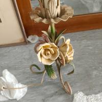 lampada anni 60  in ferro battuto con roselline 