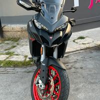 Ducati Multistrada V2 S da vetrina