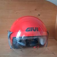 Casco per bambini con riduttore. Quasi nuovo