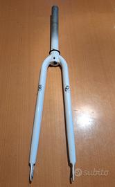 Forcella in acciaio per ruote da 28mm