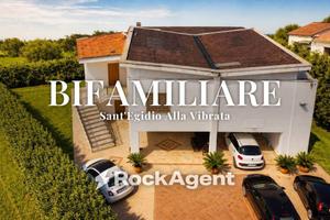 Villa di 294 m² con più di 5 locali e box auto dop