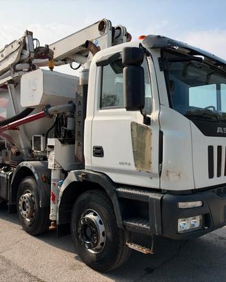 ASTRA HD8 84.48-80 con betonpompa Sermac 28m