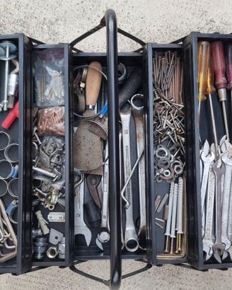 Cassetta attrezzi metallica - con utensili misti