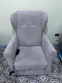 Poltrona elevabile a 2 motori per anziani e disabi