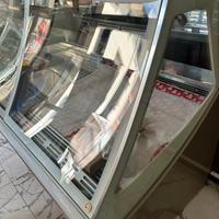 Vetrina pasticceria gelateria