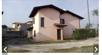 Casa dipendente in contesto corte