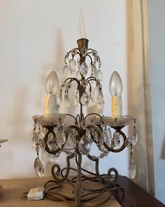 Lampada da tavolo con pendenti