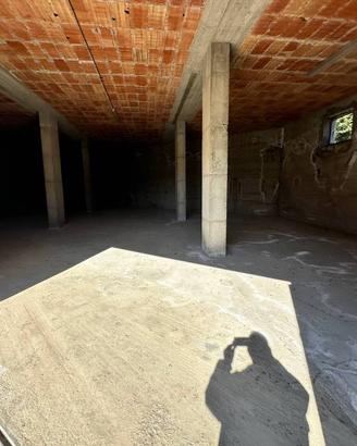 Box / Garage di 100 m² a Mezzenile