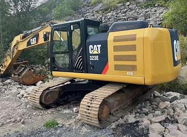escavatori con camion