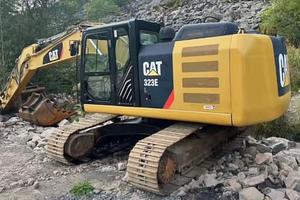 escavatori con camion