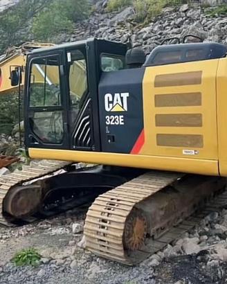 escavatori con camion
