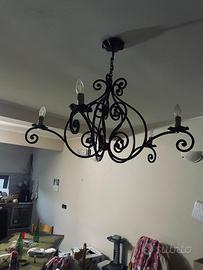 Lampadario con ferro batuto