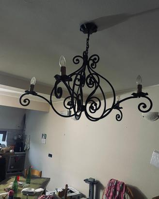 Lampadario con ferro batuto