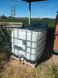 CISTERNA 1000 LITRI CON GABBIA SU PALLET