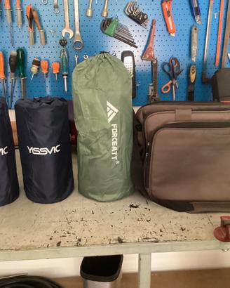 Tenda 3 posti, 2 materassini gonfiabili e borsa pc