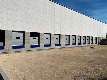 Immobile di 10500 m² con 4 locali a Vitulazio