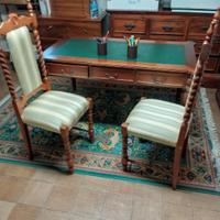 Scrivania in legno con 2 sedie vintage 