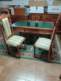Scrivania in legno con 2 sedie vintage 