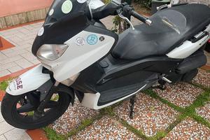 Yamaha xmax