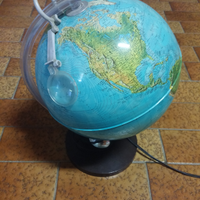 Mappamondo illuminato