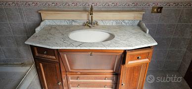 mobile da bagno in legno arte povera con marmo