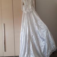 Abito da Sposa con velo