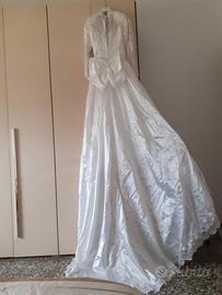 Abito da Sposa con velo