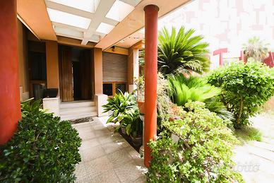 Cagliari, via Parigi villa prestigiosa, giardino