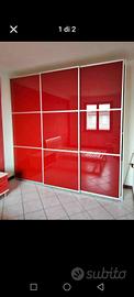 Armadio laccato rosso lucido