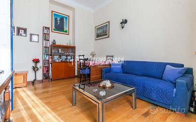 Bilocale con cucina separata e un BALCONE