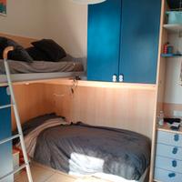 Cameretta con soppalco blu/grigio/legno