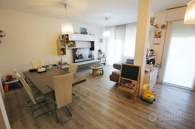 Appartamento di 111 m² con 4 locali e box auto a P