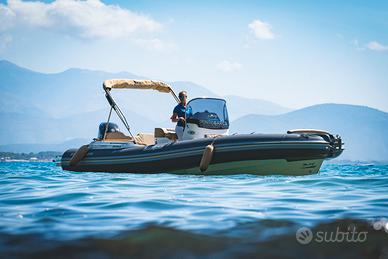 Salpa Soleil 23 con Suzuki 200 Hp