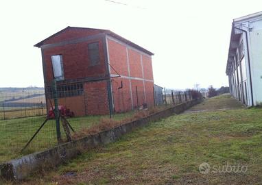 Capannone e terreno