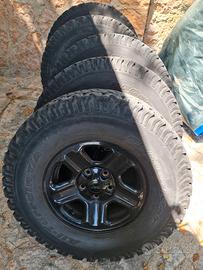 BF Goodrich AT KO con cerchi originali Jeep JK