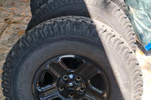 BF Goodrich AT KO con cerchi originali Jeep JK