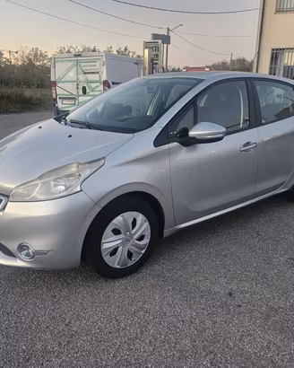 Peugeot 208 benzina