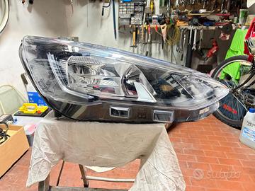 Faro anteriore DX Ford focus 1.5 eco blue MK4 2021